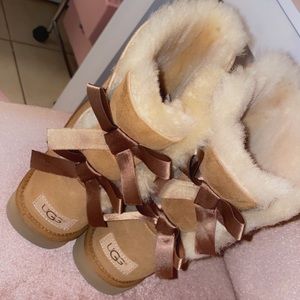 Size 9 Chestnut Bailey Bow Ugg Boots